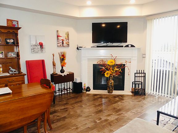 3rd image of 1526 Golfview Ct