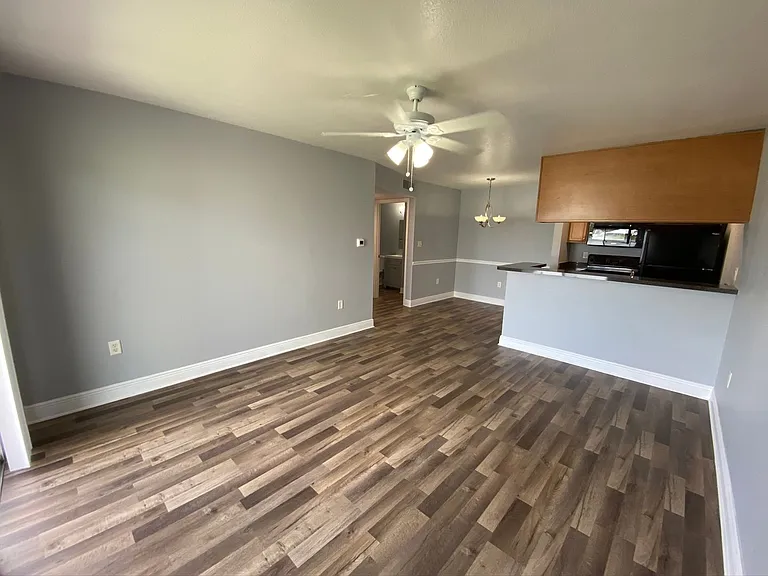 302 Lake Parsons Grn #107 — Photo 11
