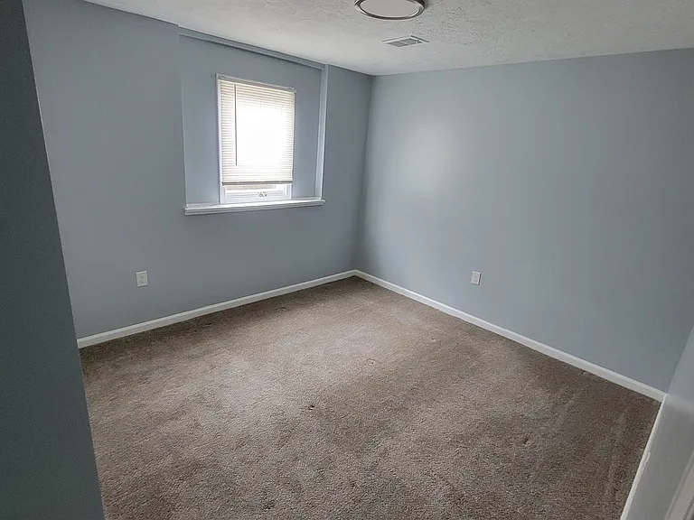 2128 Breton Rd SE — Photo 8