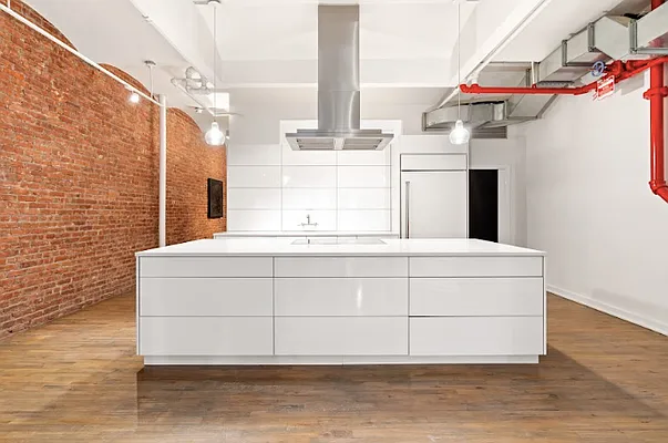 Sold by R New York | media 7