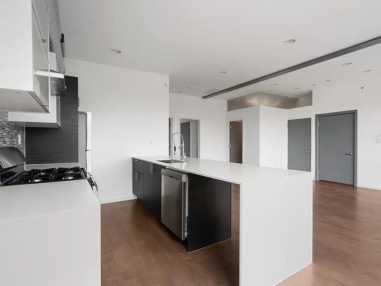 634 W Jefferson St #3 — Photo 3