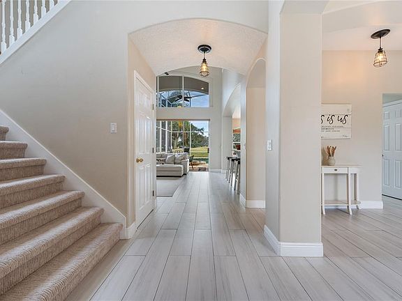 3rd image of 1524 THE OAKS BOULEVARD