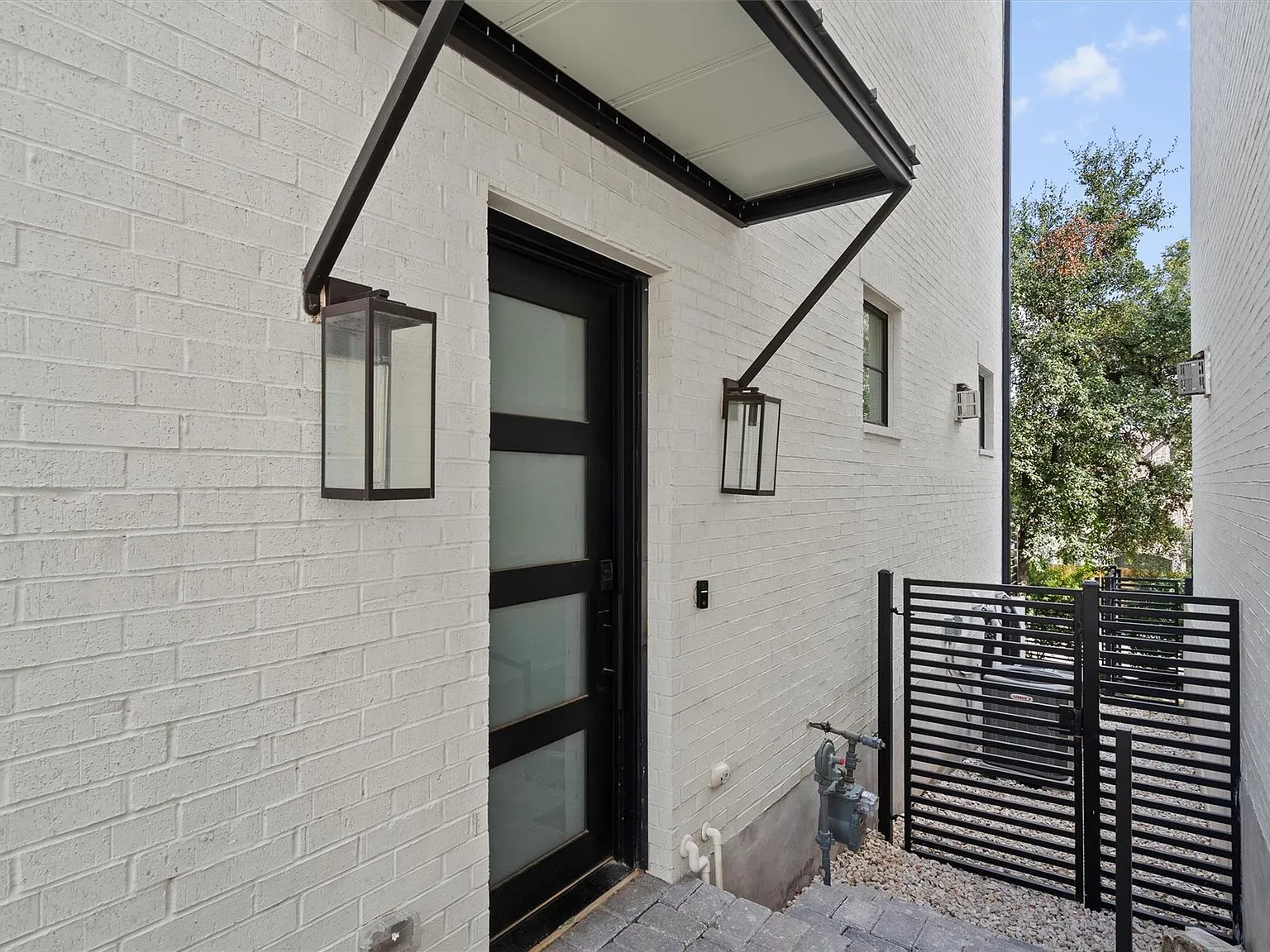 4 bed, 4.5 bath, 3159 sqft, $18,000 — Photo 4