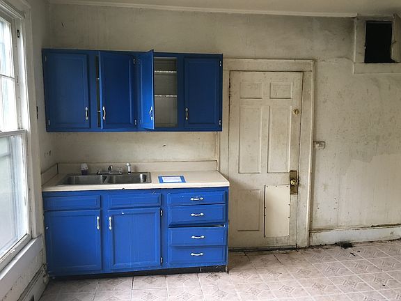2nd image of 245 E Monmouth St
