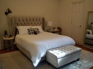 910 Clinton St, Philadelphia, PA 19107