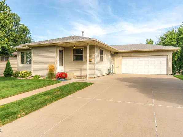 224 E Kavaney Dr, Bismarck, ND 58501