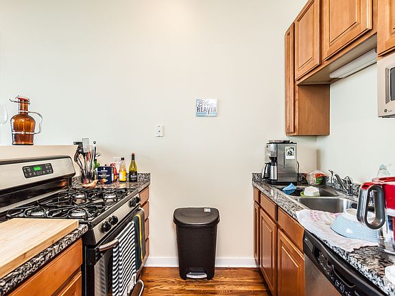 5th image of 1645 W Ogden Ave Unit 717