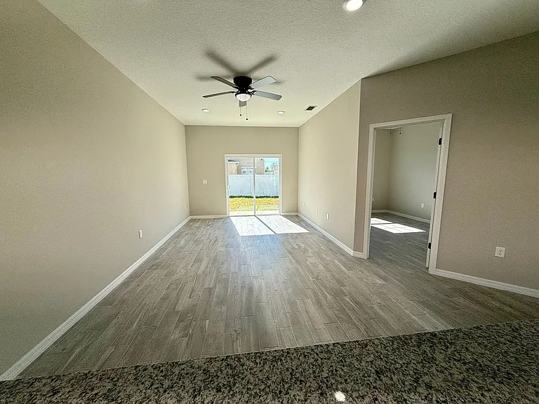 701 Camel Ct — Photo 4