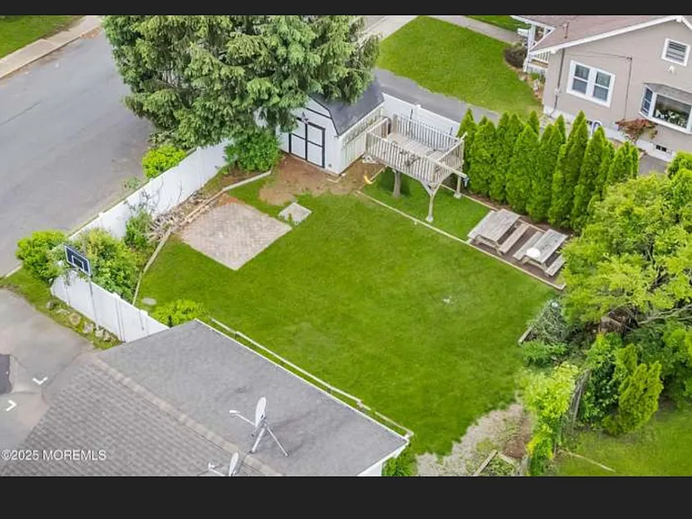 645 Campbell Ave — Photo 6