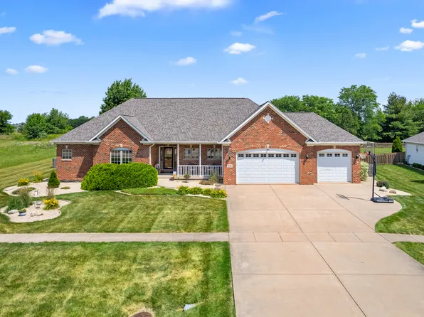 990 Fox Trail Ln, Somonauk, IL 60552