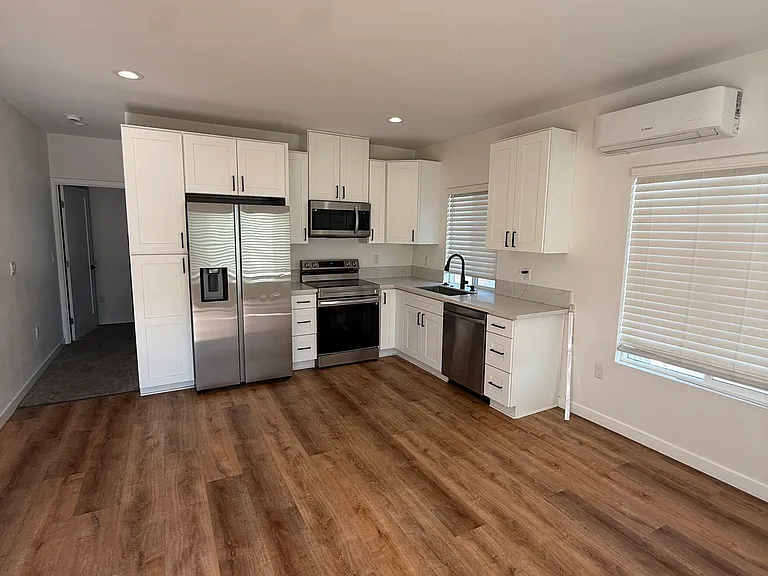 6189 Severin Dr — Photo 2
