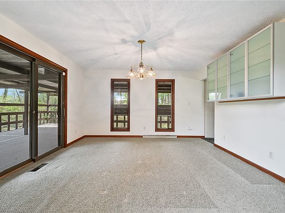 4th image of 3132 Lake Rd