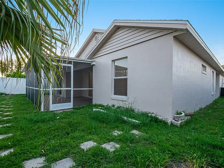 1542 Brook Hollow Dr — Photo 28