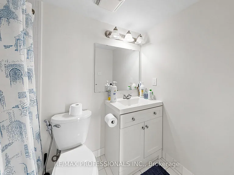 3590 Kaneff Cres #313 — Photo 26
