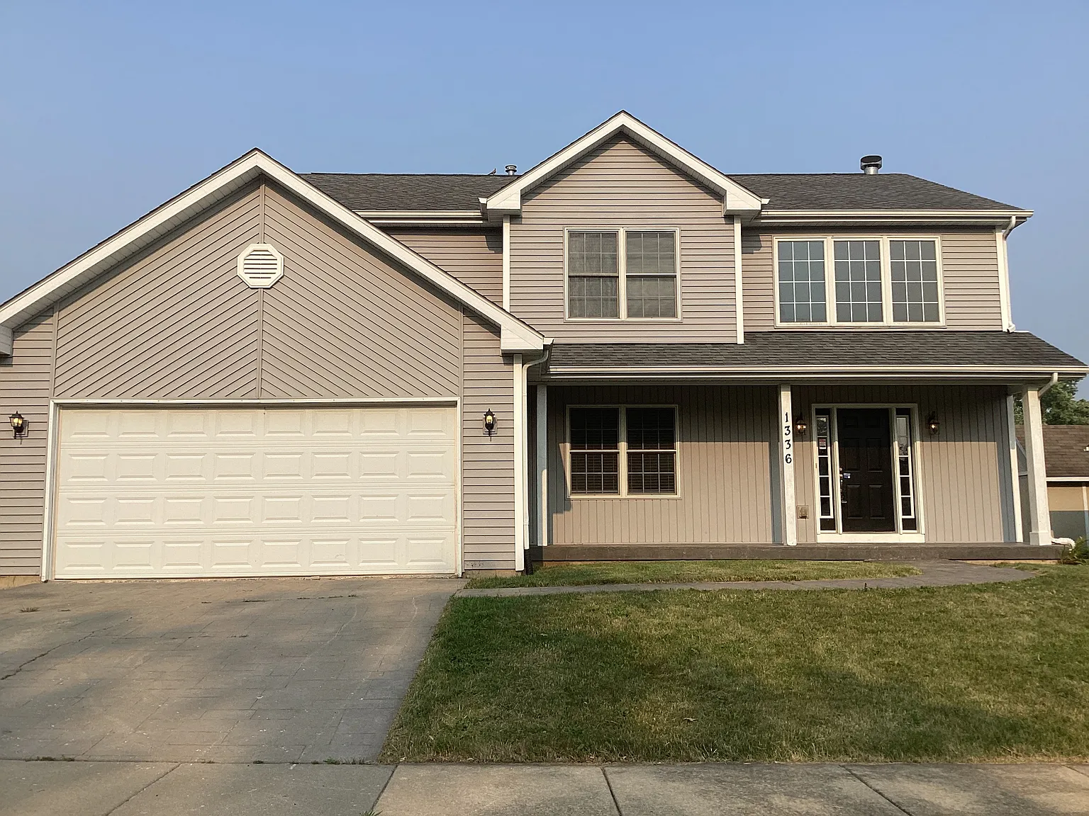 4 bed, 2.5 bath, 2220 sqft, $2,575 — Photo 1