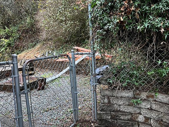gate to back yard