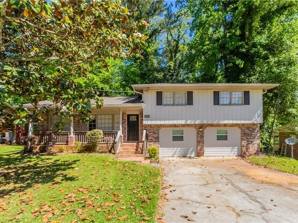 802 San Miguel Dr, Stone Mountain, GA 30083