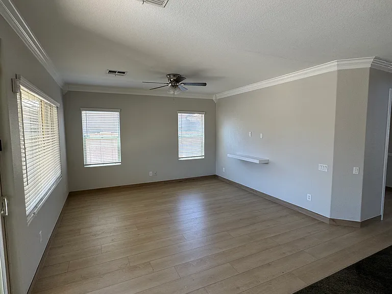 971 E Bellerive Pl — Photo 5
