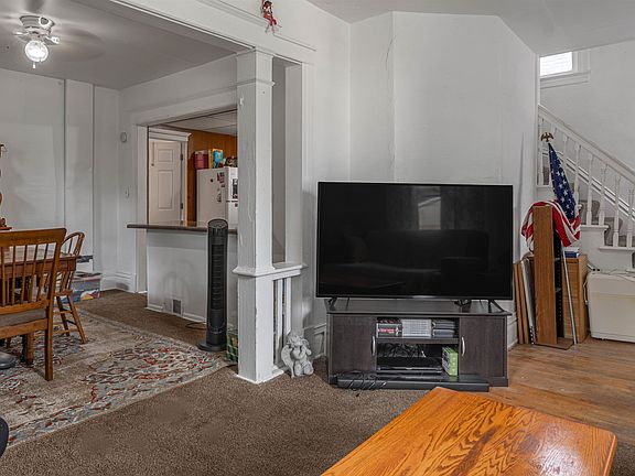 4th image of 219 Adams St
