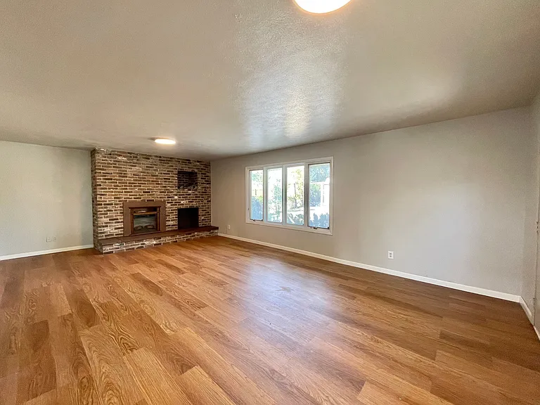 1604 S Kenwood St — Photo 5