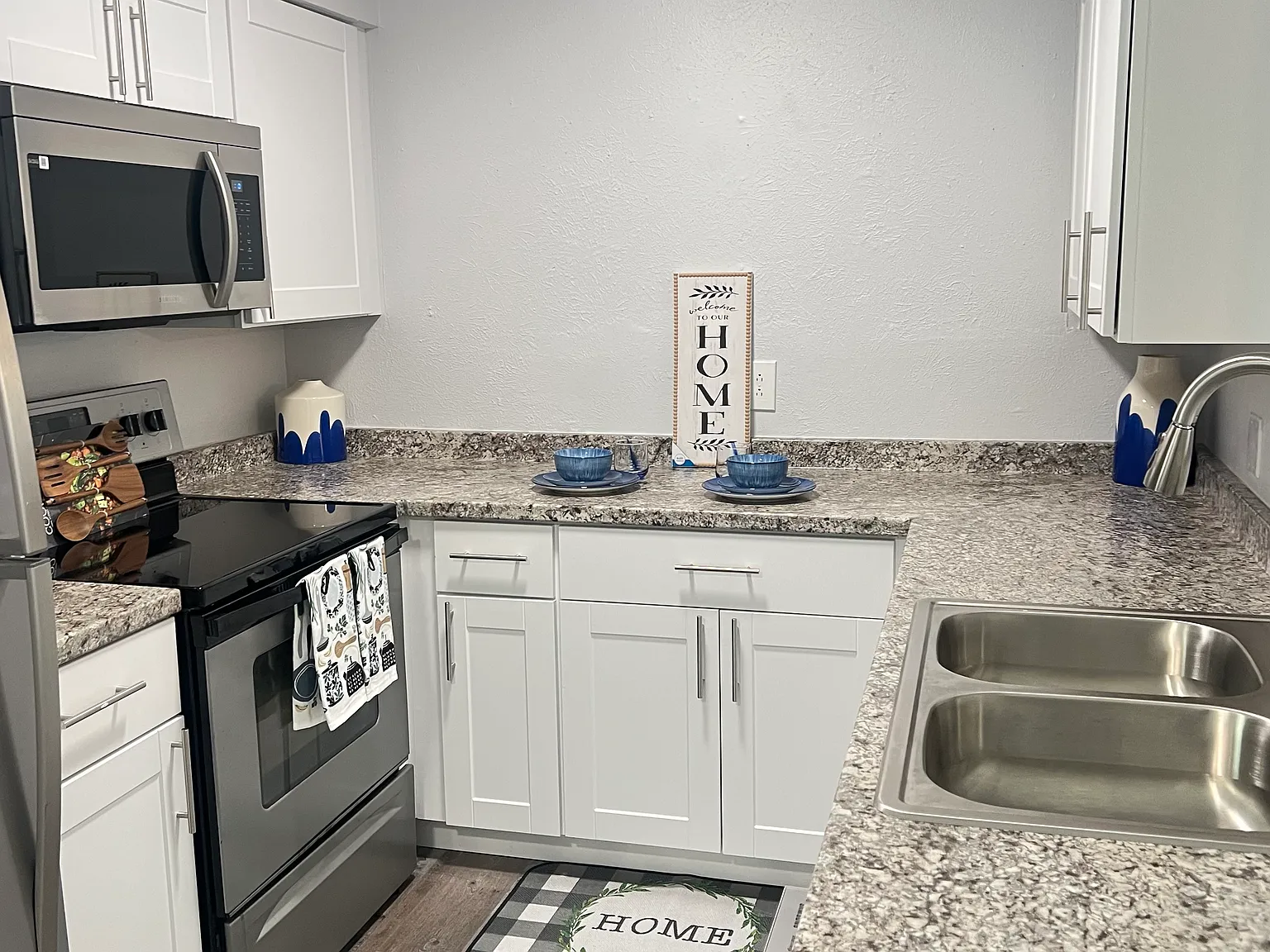 2 bed, 800 sqft, $1,299 — Photo 2
