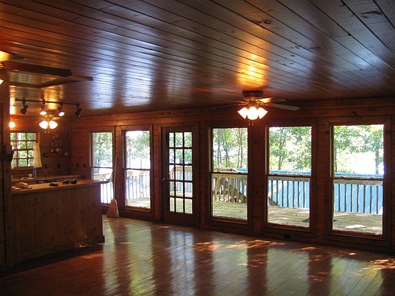2nd image of 136 Long Shoals Ave