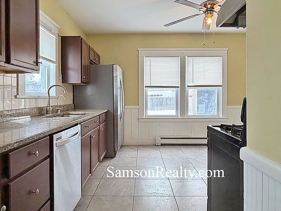 4th image of 104 Carrington Ave #1