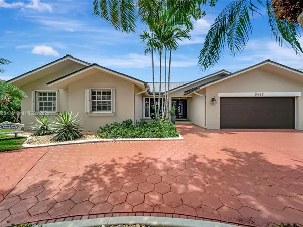 8482 NW 166th Ter, Miami Lakes, FL 33016