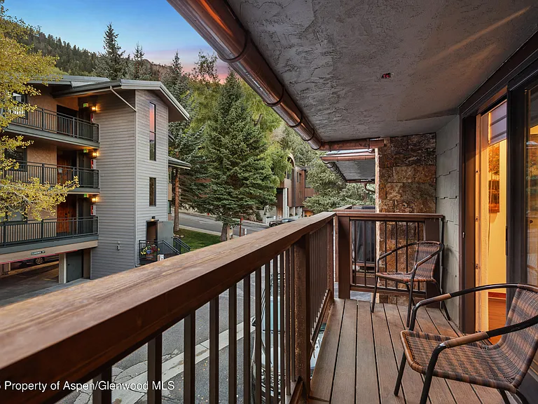 650 S Monarch St #4 — Photo 15
