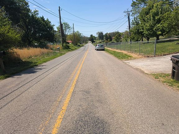 4th image of 400 Oak Grove Rd