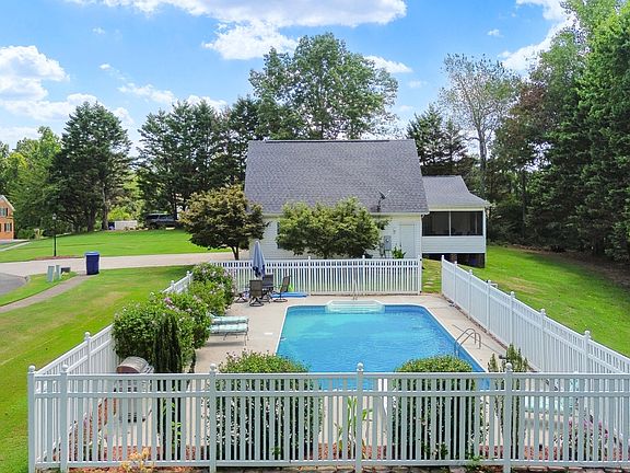 3rd image of 379 Quail Run Trce NE