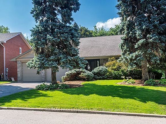 3rd image of 7 Treeline Ct