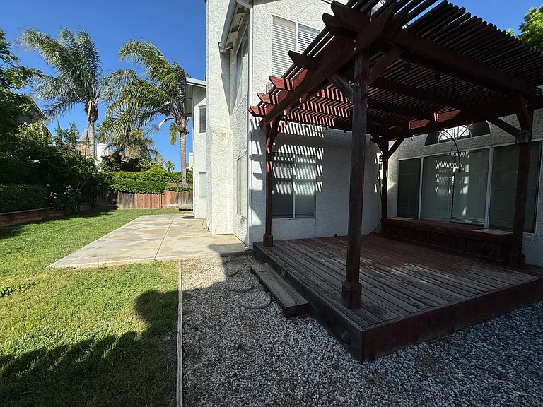 1820 Bayberry Ln — Photo 2
