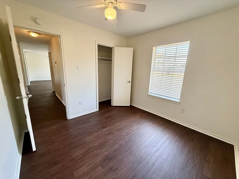 15210 Oaks West Dr — Photo 13
