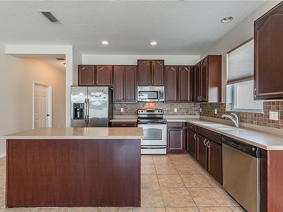 5th image of 907 Parker Den Dr