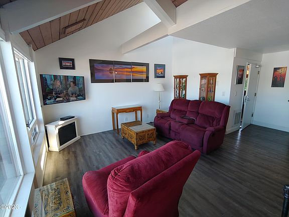 3rd image of 1000 SE Bay Blvd Unit 206-306