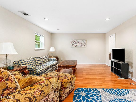 3rd image of 709 Hiawassee Ave