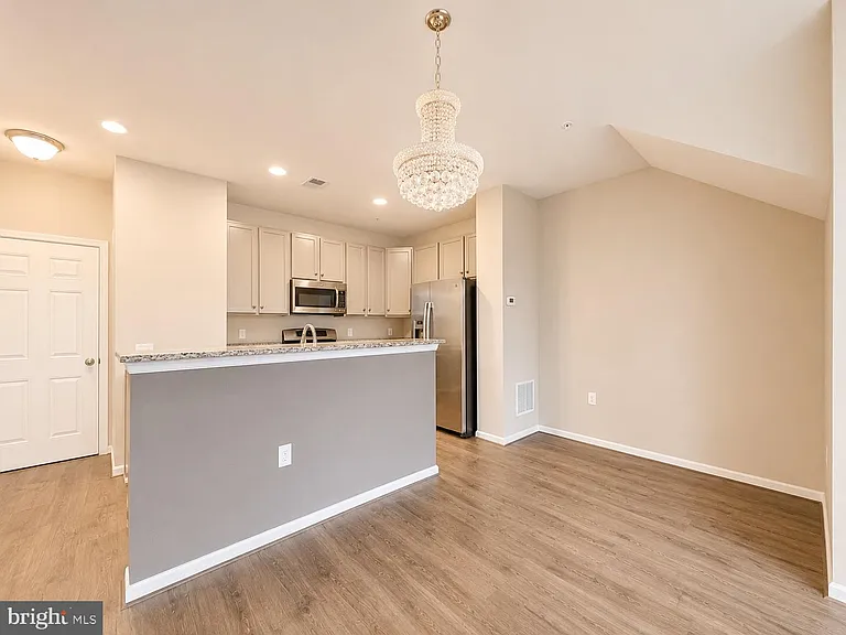 43487 Town Gate Sq — Photo 14