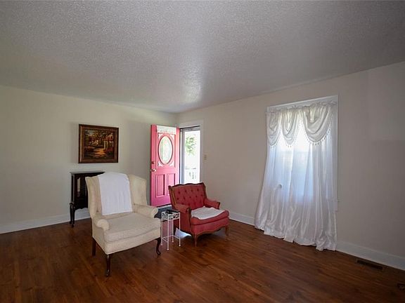 5th image of 315 Georgia St