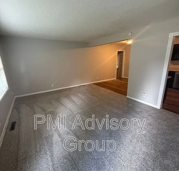 1220 SW 31st Ter — Photo 3