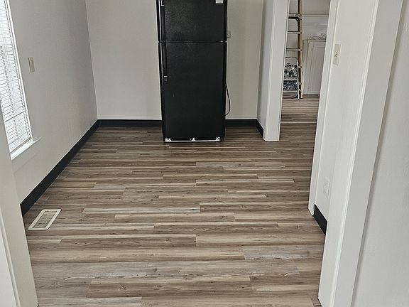 4th image of 175 Shirley St