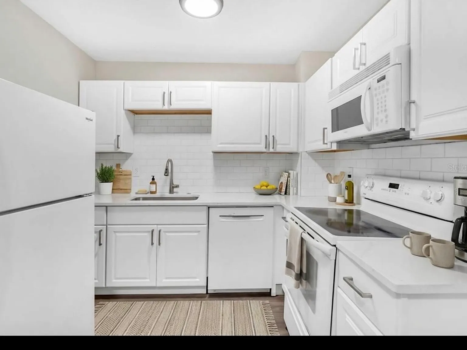2 bed, 816 sqft, $1,900 — Photo 2