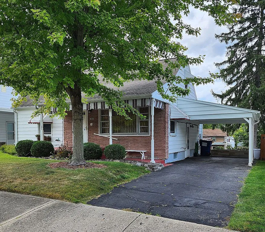 1011 Lafayette Ave photo 1