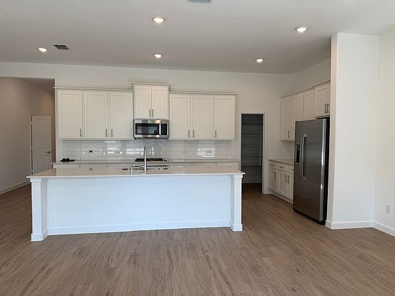 3rd image of 804 Warleggan Way