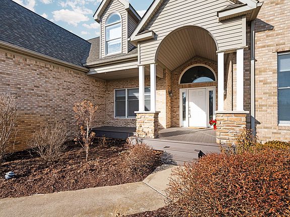 5th image of 9069 Emerson Dr