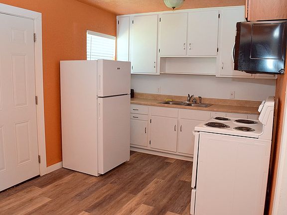 4th image of 1105 E Oak Ave