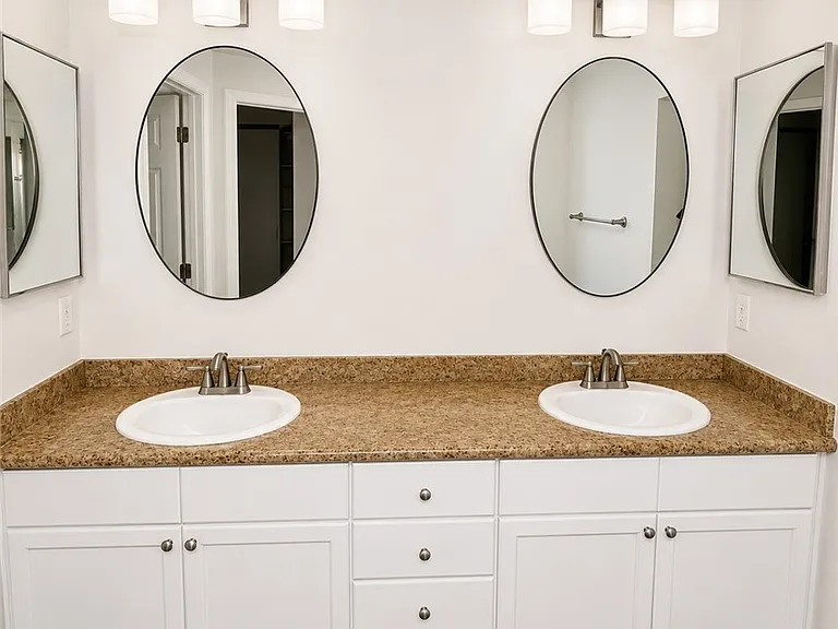 300 Pine Haven St #104 — Photo 17