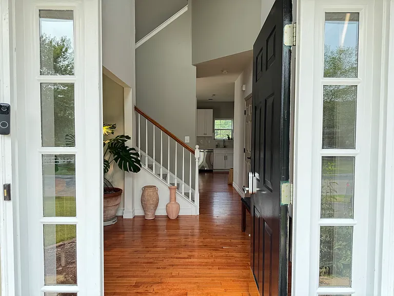 35 Lois Ln — Photo 7
