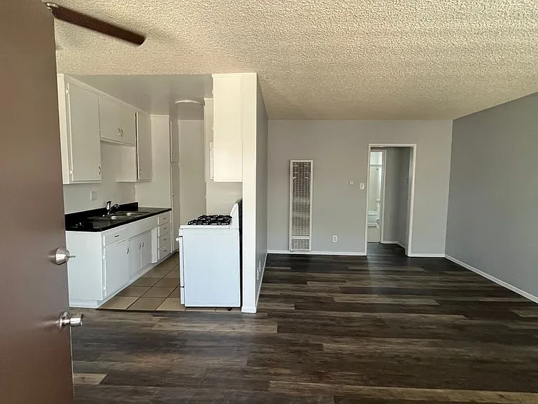 1510 Orizaba Ave — Photo 2