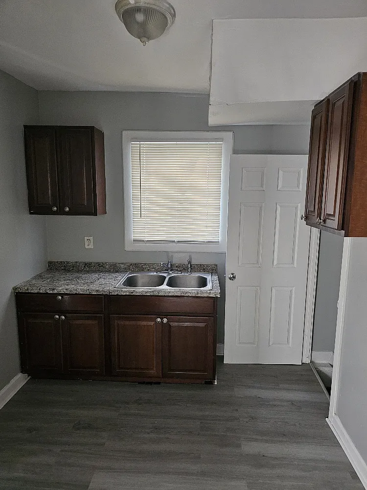 3 bed, 1200 sqft, $1,200 — Photo 4